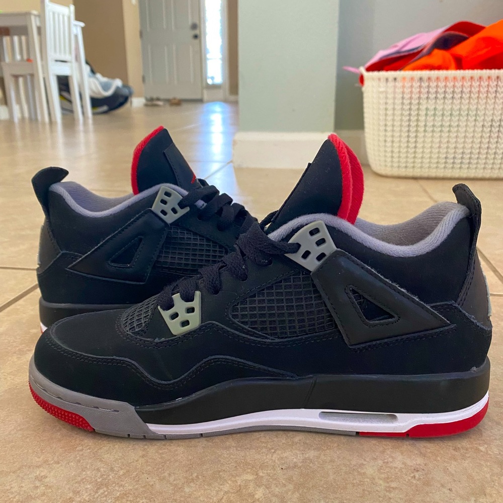 Air Jordan Retro IV size 6Y.